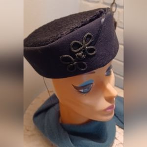 VINTAGE, Blk. Wool pillbox hat w/faux Persian lamb top and accent on side. SONNI